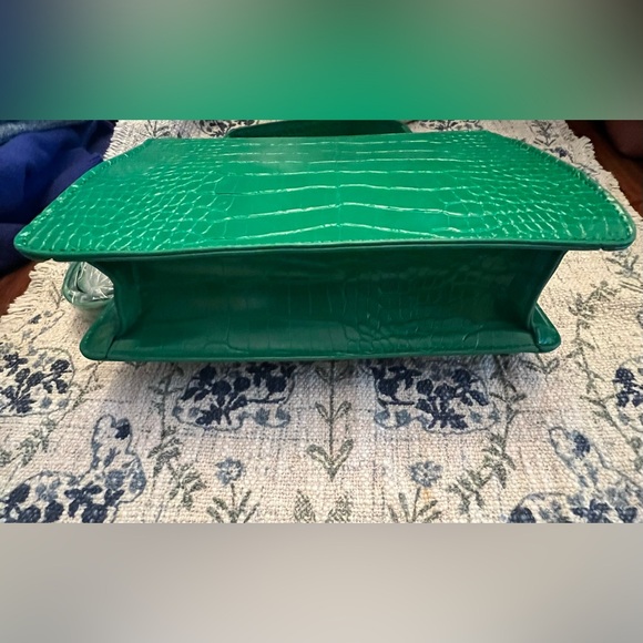 Olivia Miller Green Satchel Bag Glossy Finish - Picture 4 of 5